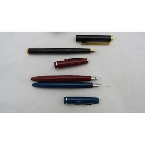 407 - Parker fountain pen with gold nib, Scripto USA pen in Parker box, another fountain pen with gold nib... 