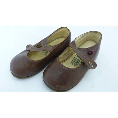 408 - Box of jewellery and collectables to include Pedigree dolls and a pair of child's shoes.