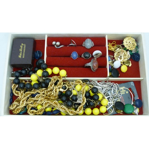 411 - Jewellery box containing silver and costume jewellery to include silver rings, bead necklaces, bangl... 