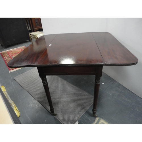 422 - 19th century mahogany Pembroke table.