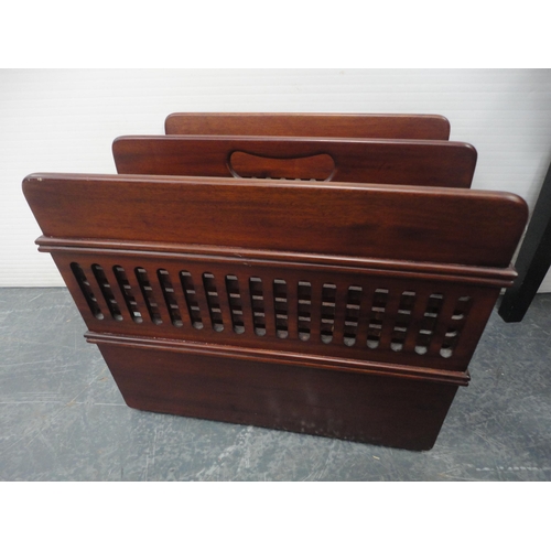 424 - Adjustable ebonised piano stool and a magazine rack.  (2)