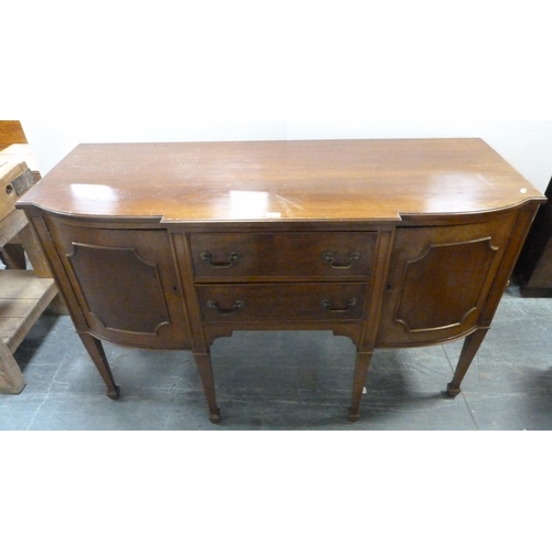 487 - Reproduction mahogany breakfront sideboard with two short drawers flanked by cupboard doors, on tape... 