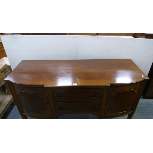 487 - Reproduction mahogany breakfront sideboard with two short drawers flanked by cupboard doors, on tape... 