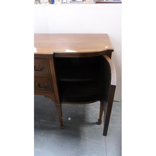 487 - Reproduction mahogany breakfront sideboard with two short drawers flanked by cupboard doors, on tape... 