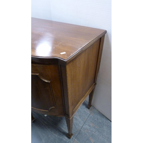 487 - Reproduction mahogany breakfront sideboard with two short drawers flanked by cupboard doors, on tape... 