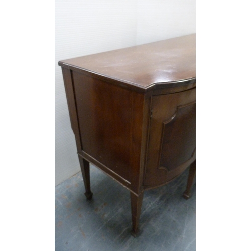 487 - Reproduction mahogany breakfront sideboard with two short drawers flanked by cupboard doors, on tape... 