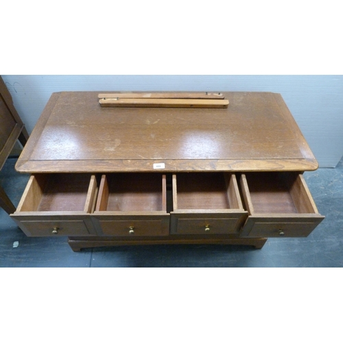 488 - Dressing chest.