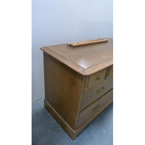 488 - Dressing chest.