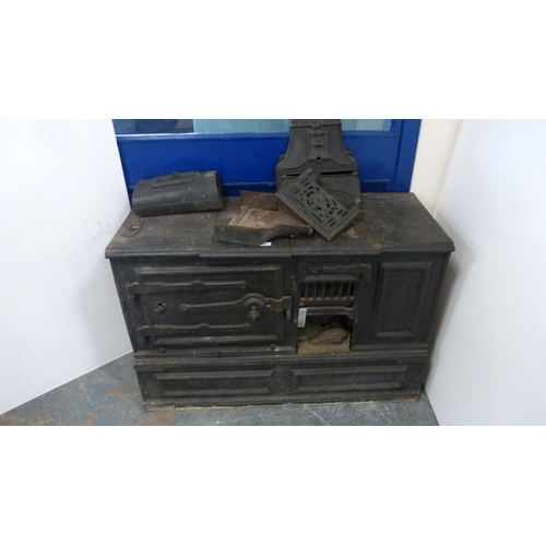 496 - 'The Belle Portable' cast iron range, with lift-off compartments to the top section, with flue, abov... 