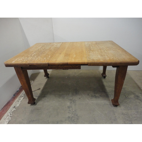 541 - Early 20th century oak wind-out dining table with one additional leaf.