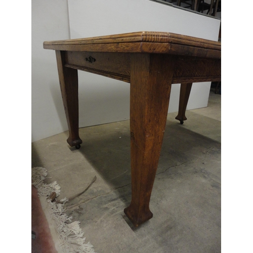 541 - Early 20th century oak wind-out dining table with one additional leaf.