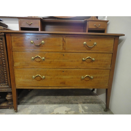 557 - Mahogany inlaid dressing chest.