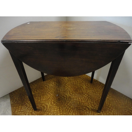 571 - 19th century mahogany Pembroke drop-leaf table.