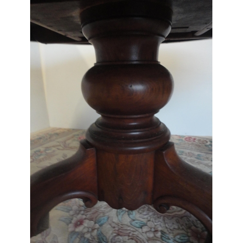 581 - 19th century mahogany breakfast table.