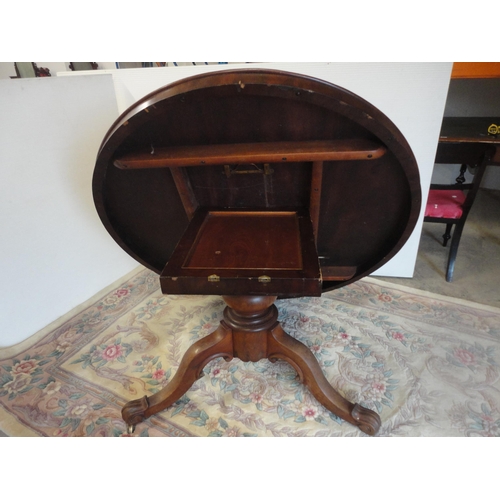 581 - 19th century mahogany breakfast table.