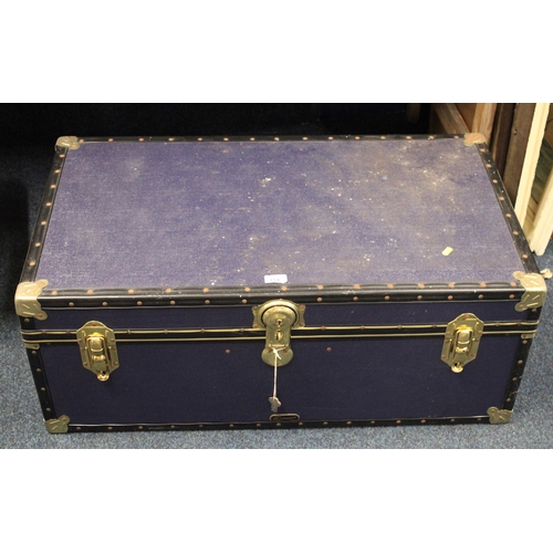 551 - Blue travel trunk.