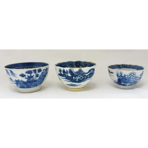 317 - Two 18th century Caughley blue and white porcelain tea bowls, both bearing Chinese garden patterns, ... 