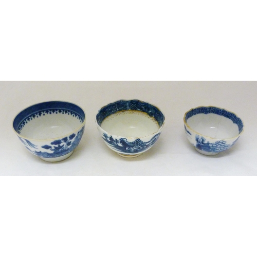 317 - Two 18th century Caughley blue and white porcelain tea bowls, both bearing Chinese garden patterns, ... 