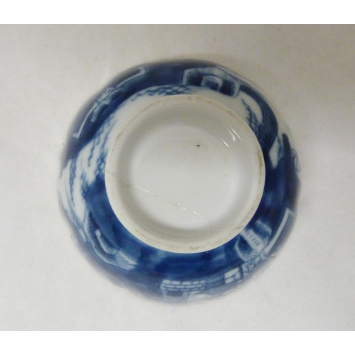 317 - Two 18th century Caughley blue and white porcelain tea bowls, both bearing Chinese garden patterns, ... 