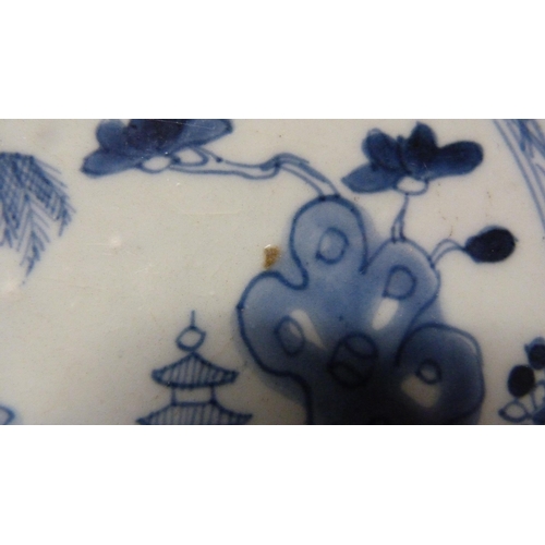 360 - Chinese export blue and white porcelain plate, Yongzheng (1678 - 1735), decorated with flowering res... 