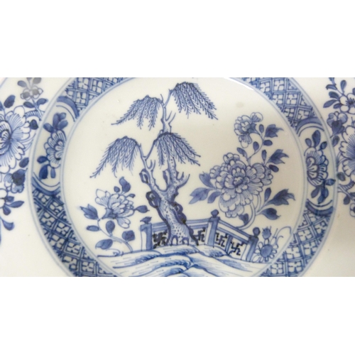 360 - Chinese export blue and white porcelain plate, Yongzheng (1678 - 1735), decorated with flowering res... 