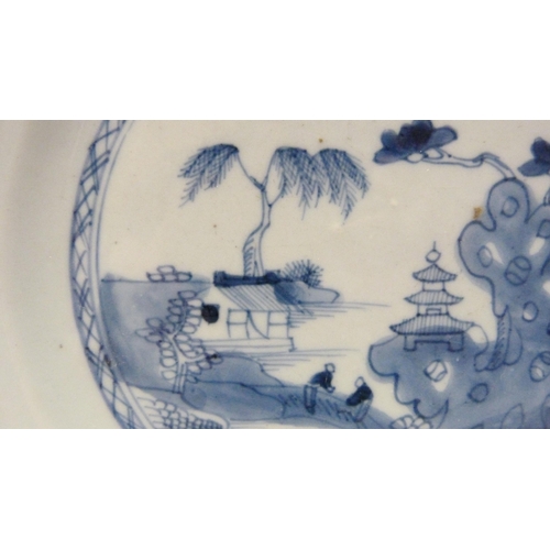 360 - Chinese export blue and white porcelain plate, Yongzheng (1678 - 1735), decorated with flowering res... 