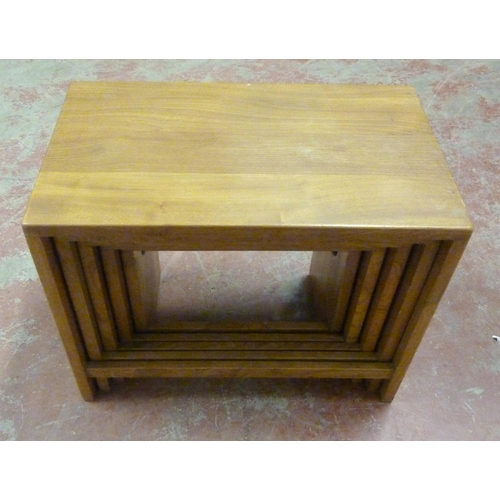 537 - Ercol nest of five 'Windsor' range elm tables, largest 40.5cm high, 51cm wide and 31cm deep.  (4)