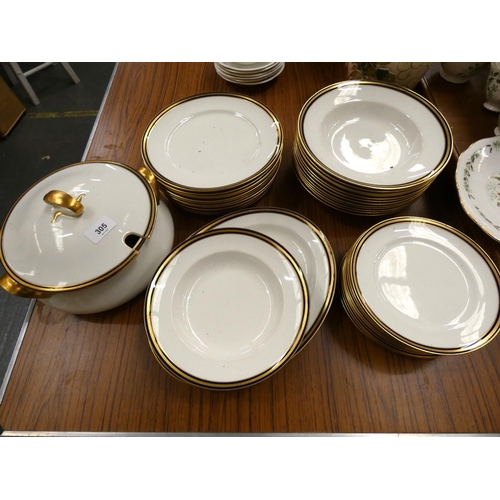 305 - Bleu de Roi Alfred Meakin dinner service.