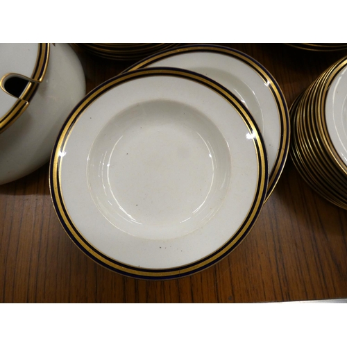 305 - Bleu de Roi Alfred Meakin dinner service.