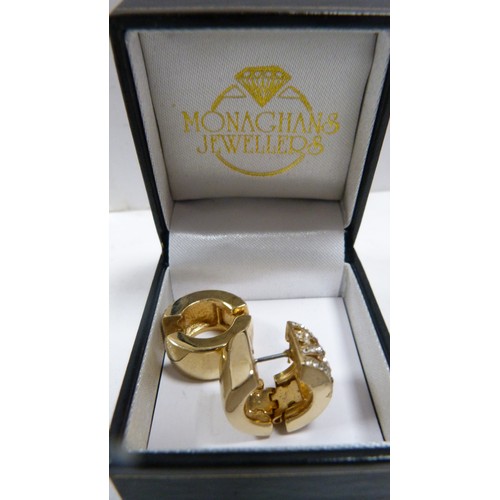 410A - Group of jewellery to include a Scottish agate brooch on white metal, bracelet, pendants, earrings, ... 