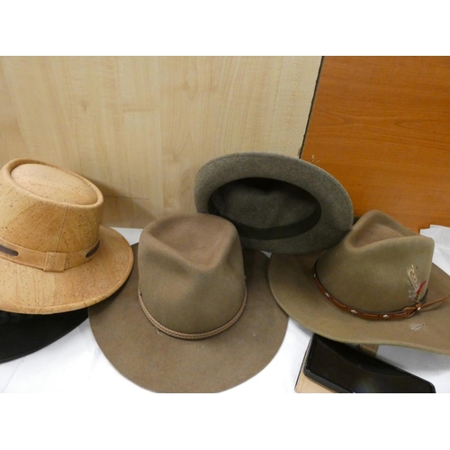 421 - Large box of New Zealand bushman hats.