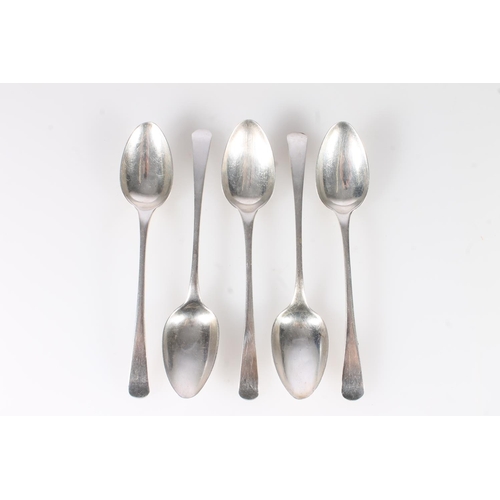 538 - Set of five antique silver teaspoons of oar pattern by William Eley I & William Fearn, marks rub... 