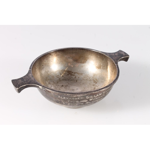 551 - Silver quaich by Edward and Sons of Glasgow, Birmingham 1928, 128g.