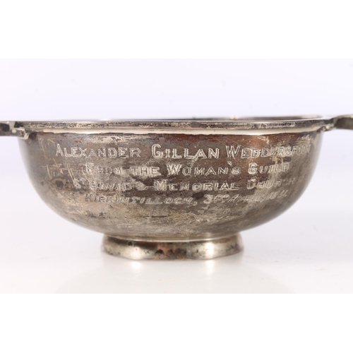 551 - Silver quaich by Edward and Sons of Glasgow, Birmingham 1928, 128g.