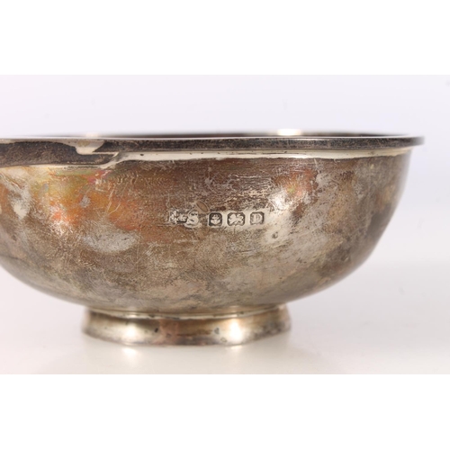 551 - Silver quaich by Edward and Sons of Glasgow, Birmingham 1928, 128g.