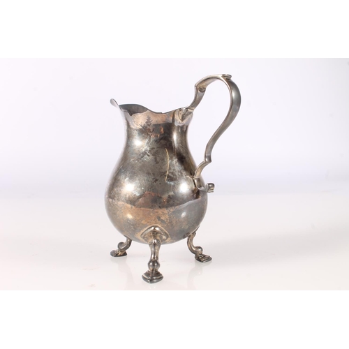 559 - Antique Victorian silver cream jug by Walter & John Barnard, London 1895, 108g.