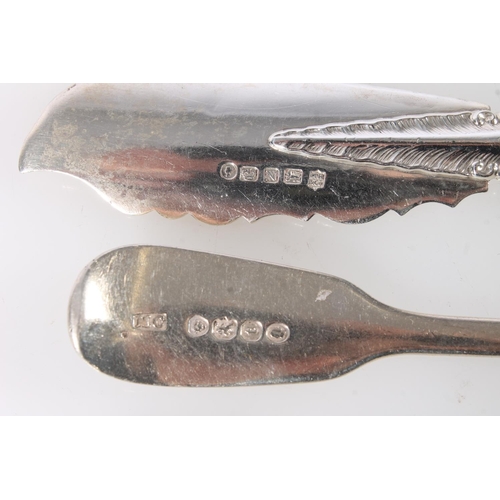 568 - Pair of mother of pearl handled fish knives with silver blades and another, 130g gross. (3)