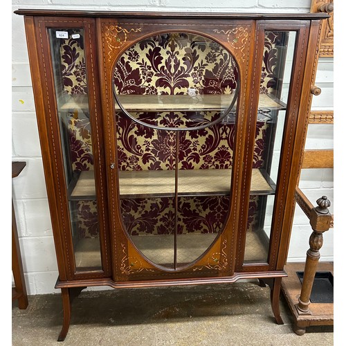 596 - Edwardian glazed inlaid display cabinet with three fitted shelves & velvet floral detail, H 151c... 