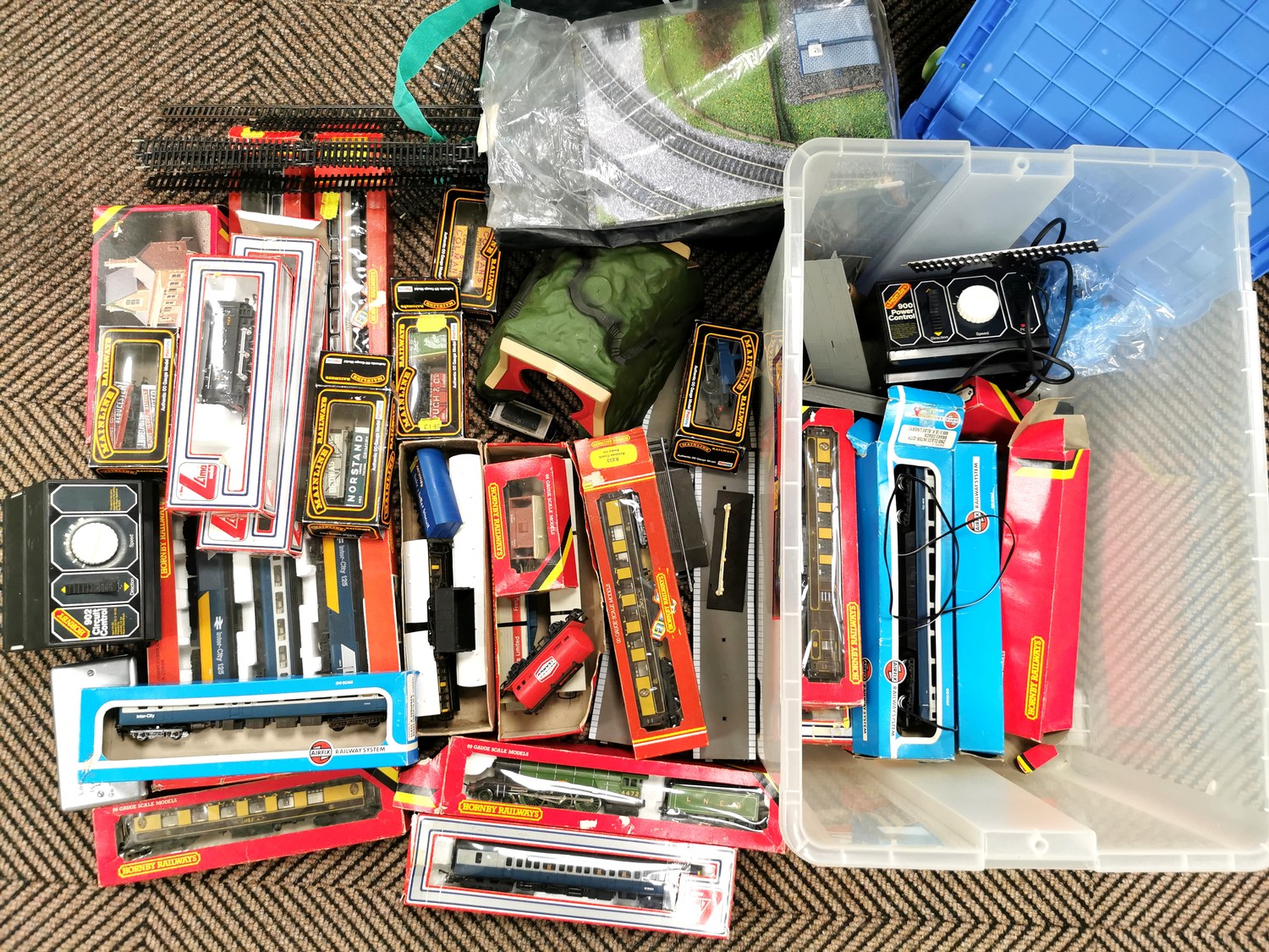 Assorted boxed model Hornby railway accessories etc