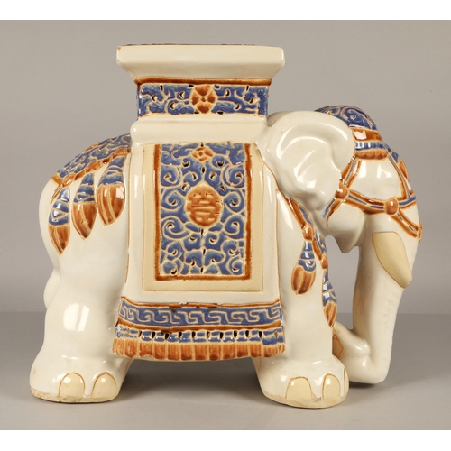 555 - Jardiniere stand in form of elephant, 45cm high (includes smaller elephant figure)