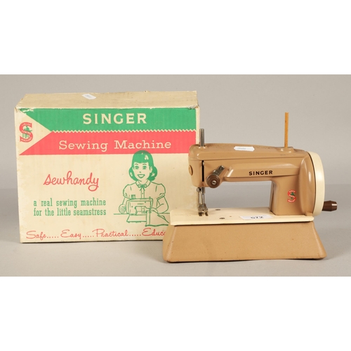 572 - Singer Sewhandy Model 40K sewing machine