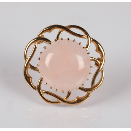 81 - 9ct gold brooch set with a rose quartz cabochon, 8.2g