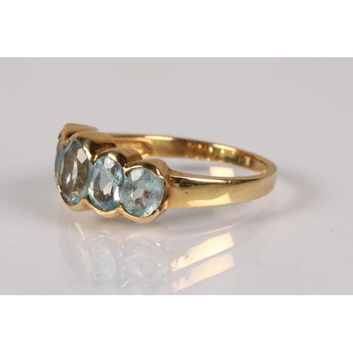 100 - 18ct gold ring set with five graduated aquamarines, ring size O, 4.4g