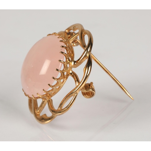 81 - 9ct gold brooch set with a rose quartz cabochon, 8.2g