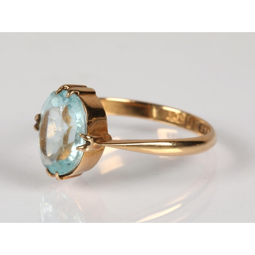 89 - 18ct gold ring set with a pale blue gem, ring size N/O, 2.8g