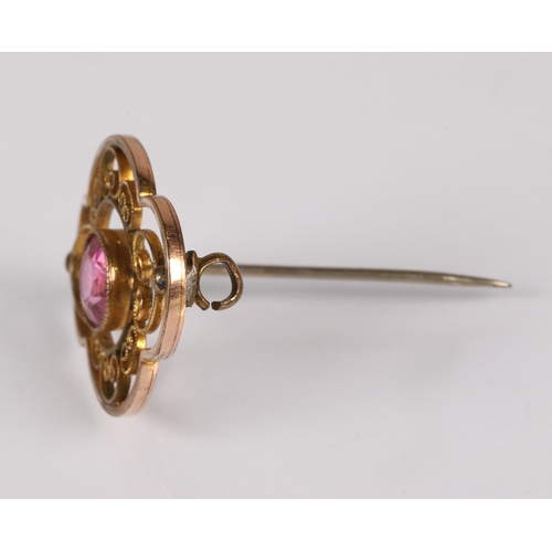 140 - Yellow metal brooch set with a pink paste gem, 3g