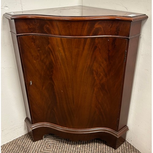 559 - Small mahogany corner unit