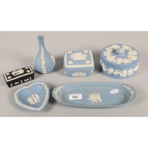 252 - Assorted Wedgwood blue jasperware 