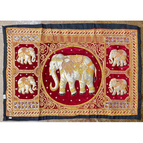 646 - Decorative elephant design tapestry 