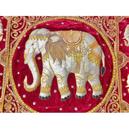 646 - Decorative elephant design tapestry 